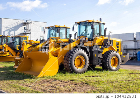 Sale of new tractor loaders of high power, industry. Business for the sale of road special equipment. 104432831