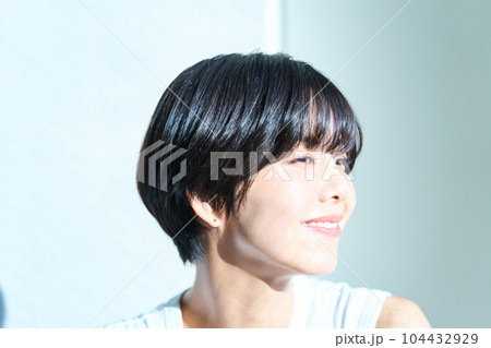 若い女性のポートレート 若い女性のポートレート 104432929