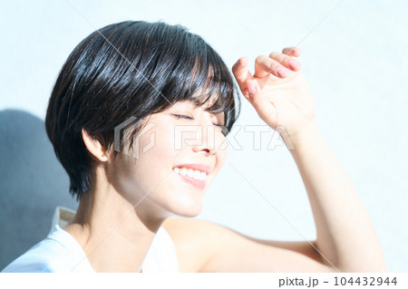 若い女性のポートレート 若い女性のポートレート 104432944