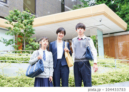 中学生の校外学習　 104433783