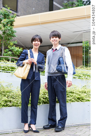 中学生の校外学習　 104434807