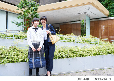 中学生の校外学習　 104434814