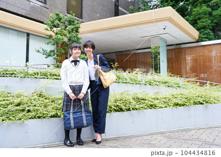 中学生の校外学習 中学生の校外学習 104434816