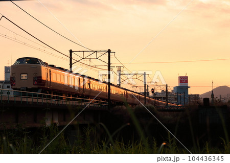夕日に車体を染める183(189)系電車_2009/9/17撮影 夕日に車体を染める183(189)系電車_2009/9/17撮影 104436345