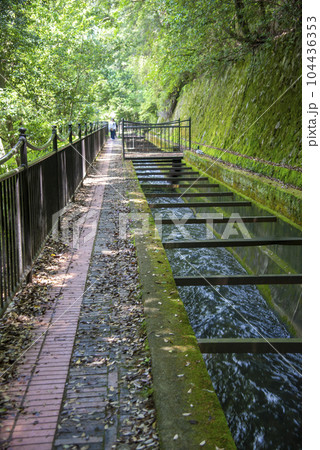 京都・南禅寺水路閣の「疏水分線」 104436353