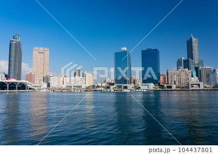 真愛碼頭から見る高雄の町並み 台湾 高雄市 104437801