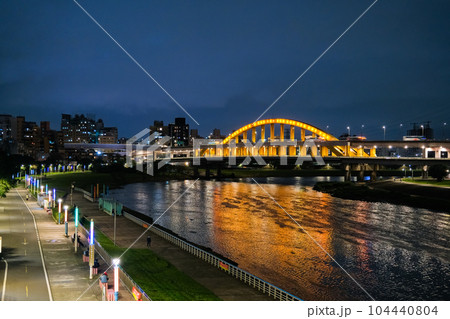 台湾 台北市松山区 夜の基隆河 104440804