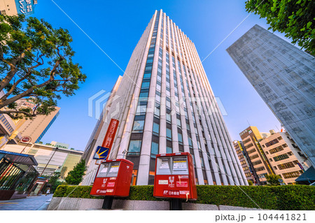 日本の横浜都市景観 横浜駅や東京スター銀行などを望む 104441821