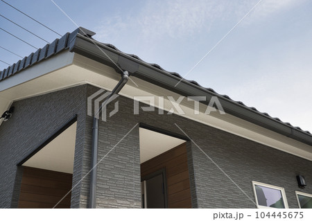 住宅イメージ　新築住宅　平屋の屋根 104445675