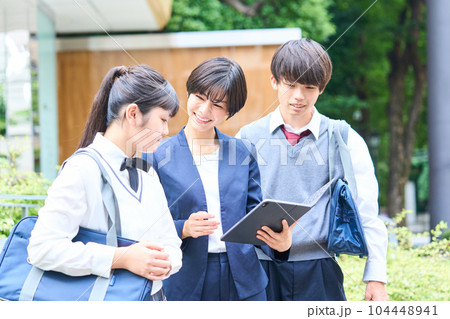 中学生の校外学習　 104448941