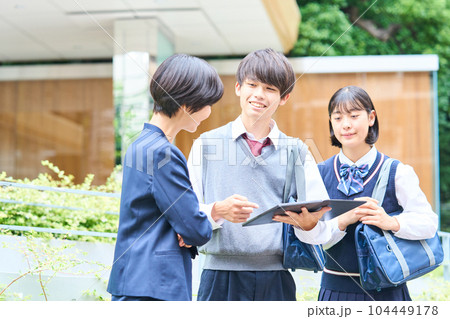 中学生の校外学習 中学生の校外学習 104449178