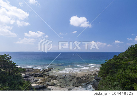 石垣島の景勝地・御神崎 104449328