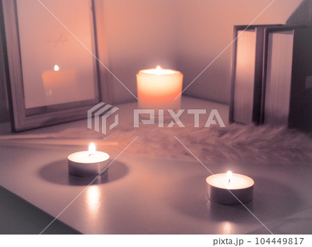キャンドルを灯したリラックスタイムイメージ キャンドルを灯したリラックスタイムイメージ 104449817