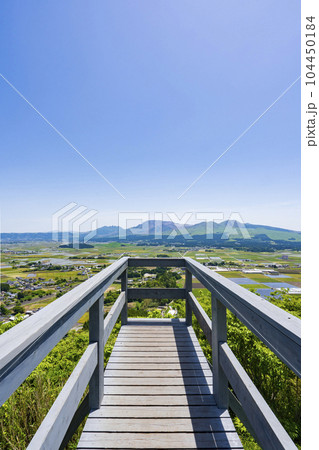【熊本県】阿蘇の絶景が望める田子山展望所(そらふね桟橋) 【熊本県】阿蘇の絶景が望める田子山展望所(そらふね桟橋) 104450184
