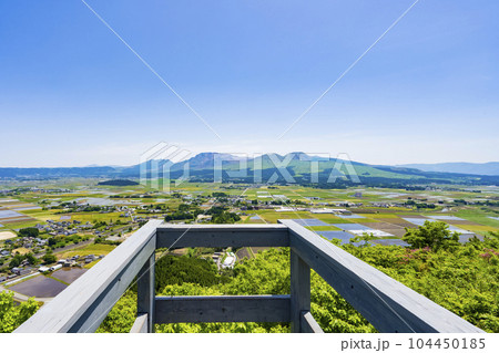 【熊本県】阿蘇の絶景が望める田子山展望所(そらふね桟橋) 【熊本県】阿蘇の絶景が望める田子山展望所(そらふね桟橋) 104450185
