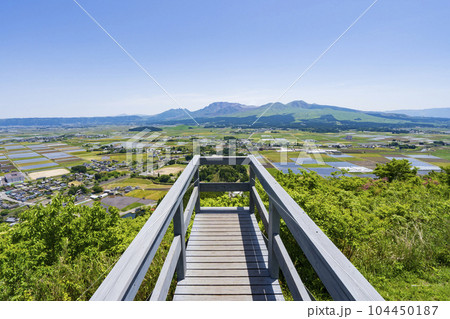 【熊本県】阿蘇の絶景が望める田子山展望所(そらふね桟橋) 【熊本県】阿蘇の絶景が望める田子山展望所(そらふね桟橋) 104450187