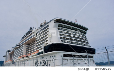境港港に停泊する豪華客船MSCべリッシマ 境港港に停泊する豪華客船MSCべリッシマ 104450535