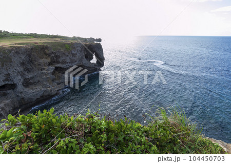 万座毛・沖縄本島の景勝地 104450703