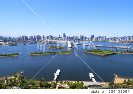 お台場から見る都心方面の高層ビル群 お台場から見る都心方面の高層ビル群 104451097