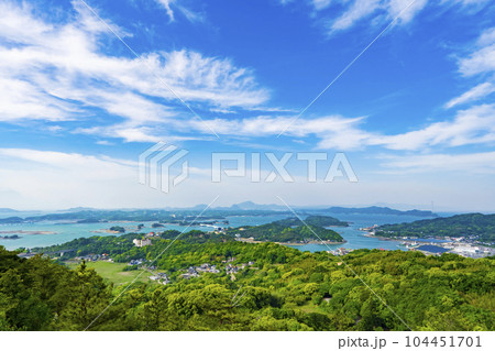 【熊本県】天草の多島美と天草五橋（千厳山より） 104451701