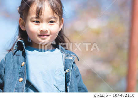 3歳の女の子 3歳の女の子 104452110