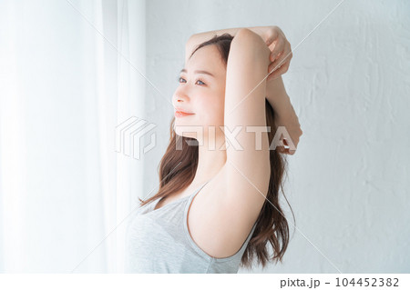 女性　ビューティー　朝 104452382