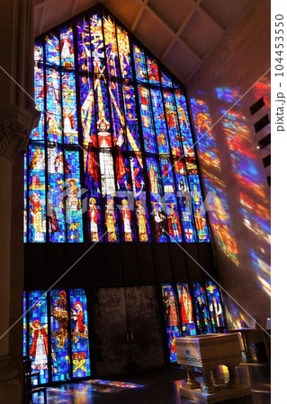 ハワイ ホノルル セントアンドリュース大聖堂のステンドグラスの写真  