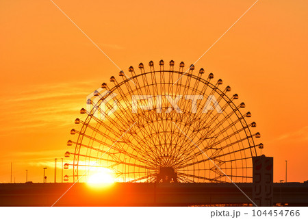 大阪市港区 天保山の夕景 104454766