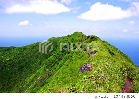 八丈富士の山頂からの眺め 八丈富士の山頂からの眺め 104454950