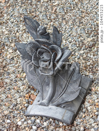 久昌寺本堂取り壊し後の飾り瓦 104455215