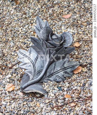 久昌寺本堂取り壊し後の飾り瓦 久昌寺本堂取り壊し後の飾り瓦 104455217