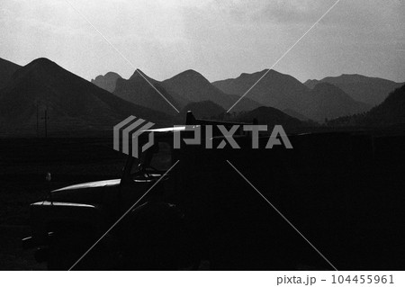 中国 1989年の風景 悟州から桂林へ向かう途中の風景 モノクロ フィルムスキャン 中国 1989年の風景 悟州から桂林へ向かう途中の風景 モノクロ フィルムスキャン 104455961