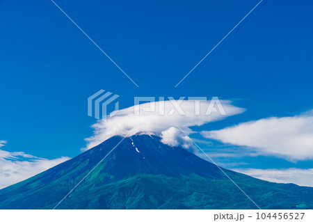 (山梨県)梅雨の晴れ間の富士山 (山梨県)梅雨の晴れ間の富士山 104456527