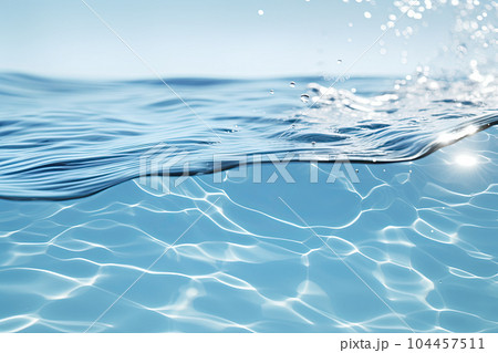 透き通る水面の断面と弾ける水飛沫 透き通る水面の断面と弾ける水飛沫 104457511