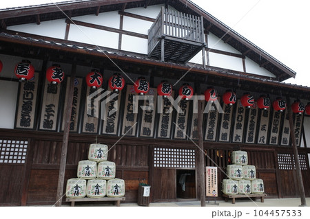 香川県琴平にある旧金毘羅大芝居金丸座の外観 104457533