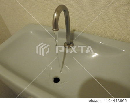 水道 トイレ タンク 手洗い場 水道 トイレ タンク 手洗い場 104458866