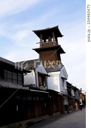 小江戸川越の町並み風景 時の鐘と青空 104460475