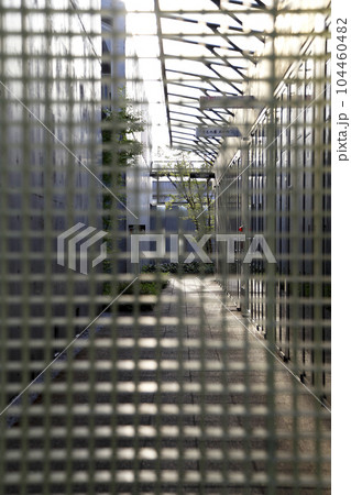 小江戸川越町並み風景 古い街並みとモダンな建築 104460482