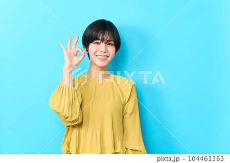 若い女性のポートレート 104461363