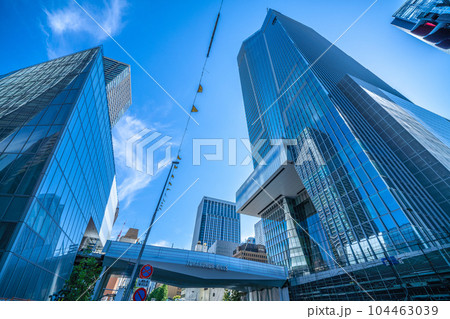 日本の東京都市景観 虎ノ門ヒルズステーションタワー（虎ノ門ヒルズ駅）などを望む 104463039