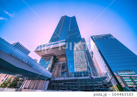 日本の東京都市景観 虎ノ門ヒルズステーションタワー（虎ノ門ヒルズ駅）などを望む 104463585