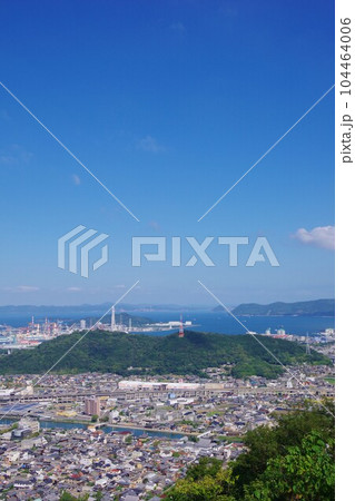 香川県　青ノ山から宇多津町・聖通寺山・五色台・玉野市方面を望む 104464006