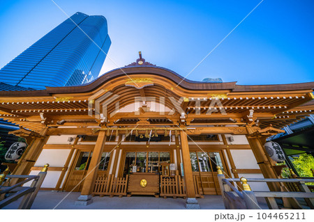 日本の東京都市景観　麻布台ヒルズや八幡神社などを望む 104465211