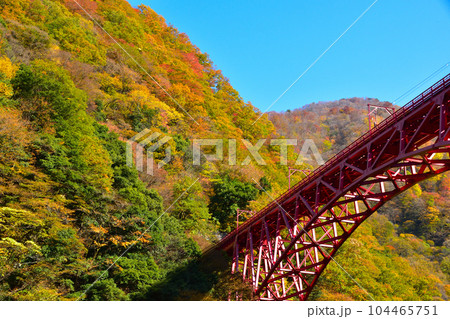 秋 黒部峡谷 新山彦橋 秋 黒部峡谷 新山彦橋 104465751
