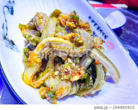 中国東北料理・凉拌茄子(ピリ辛ナスの冷菜) 中国東北料理・凉拌茄子(ピリ辛ナスの冷菜) 104465915
