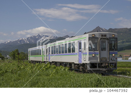 富良野線を走るキハ150形 104467392
