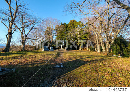 福島県　二本松市　冬　二本松城・霞ヶ城　新城館跡　少年隊顕彰碑 104468737