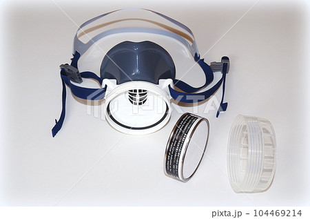 専用の吸収缶を備えた防毒マスク(イラスト風) 専用の吸収缶を備えた防毒マスク(イラスト風) 104469214