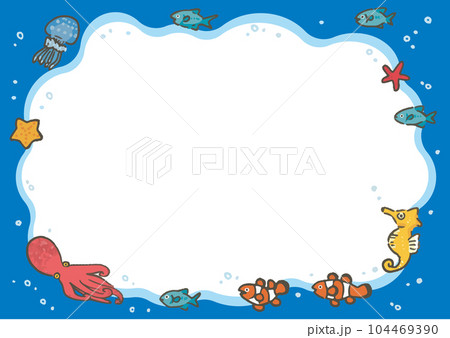 手描きの海の中のさかなのフレーム（横） 104469390