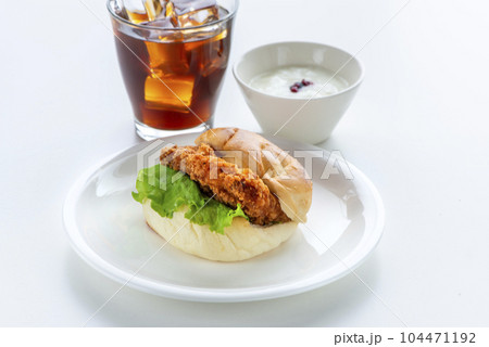 チキンバーガー チキンバーガー 104471192